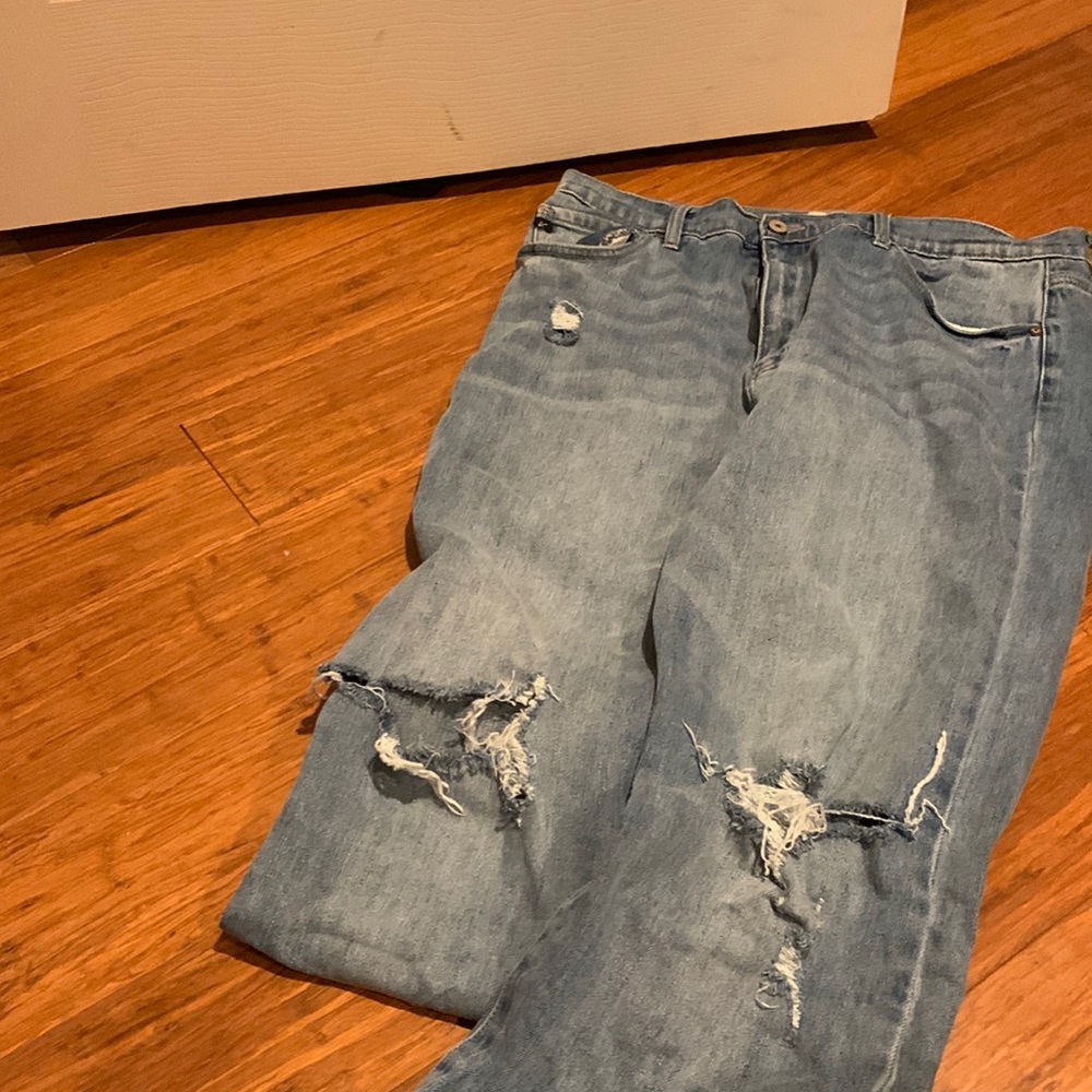 Juniors ripped jeans